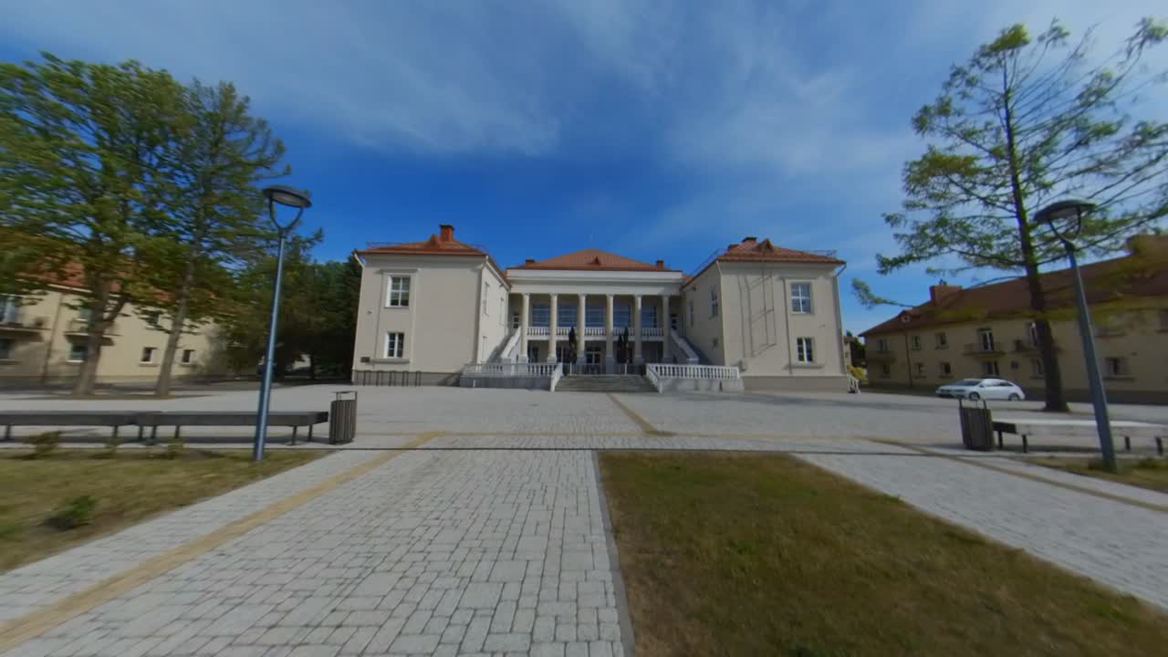 el palacio de la cultura en naujoji akmene, lituania