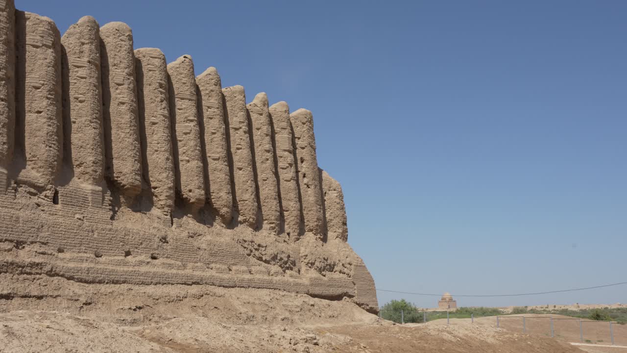 Panning shot of ancient fortress in the desert of Turkmenistan, Seljuk fortress Great Kyz Kala