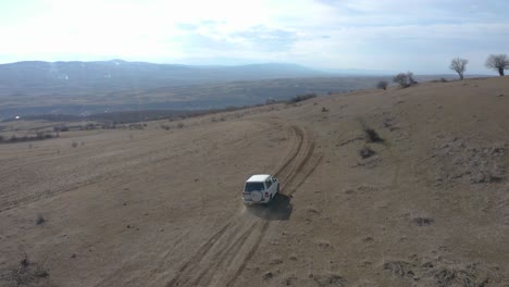 Viaje-En-Coche-Todoterreno,-En-Medio-De-La-Nada