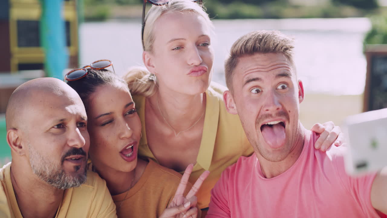 우리는 함께 어리석을 수 있다는 것을 사랑합니다.