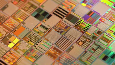 Primer-Plano-De-Oblea-Semiconductora-De-Silicio.-En-Electrónica,-Una-Oblea,-También-Llamada-Rebanada-O-Sustrato,-Es-Una-Rebanada-Delgada-De-Semiconductor,-Un-Silicio-Cristalino,-Que-Se-Utiliza-Para-La-Fabricación-De-Circuitos-Integrados.