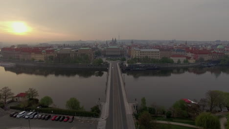 Luftaufnahme-Von-Prag-Mit-Mähnenbrücke