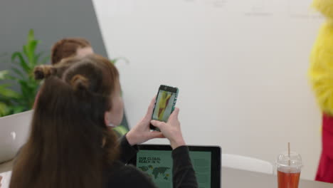 funny-business-meeting-team-leader-chicken-teaching-financial-market-presentation-on-whiteboard-happy-students-enjoying-colorful-bird-boss-in-office-lecture