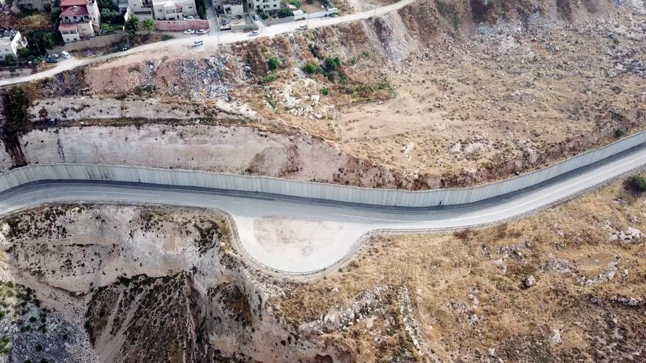 imágenes de drones del muro de la orilla oeste