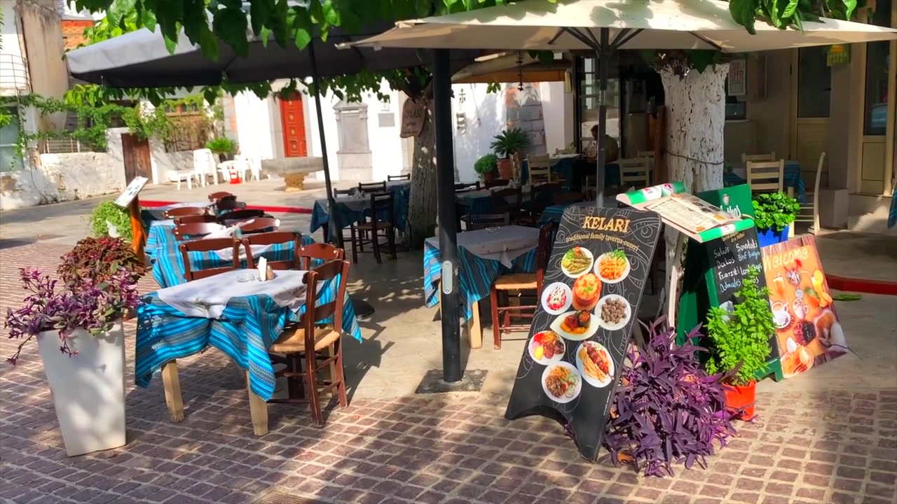 Bonito restaurante griego al aire libre, Creta, Grecia