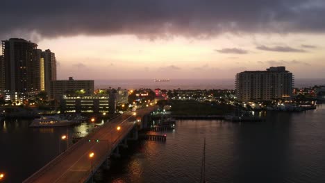 un amanecer absolutamente hermoso hiper lapso durante las primeras horas de la mañana en las olas ft