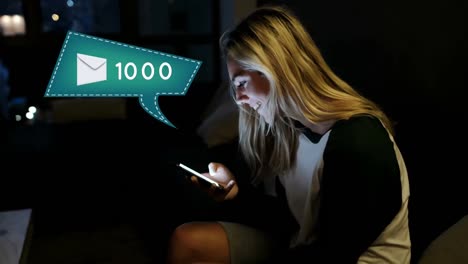 mujer enviando mensajes de texto en una habitación oscura