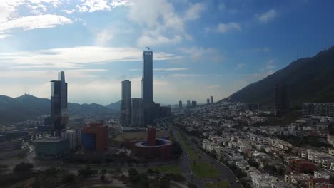 Toma-Aérea-Del-Horizonte-De-San-Pedro-Garza-Garcia,-México