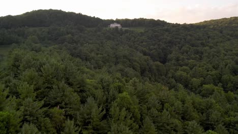 Luft-über-Baumwipfel-Dringt-In-Das-Herrenhaus-Moses-Cone-Ein