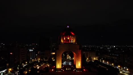 Monument-at-night,-with-a-front-shot