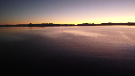 Lake-Tahoe-Kajak-Bei-Sonnenuntergang;-Crystal-Bucht;-Geneigtes-Dorf