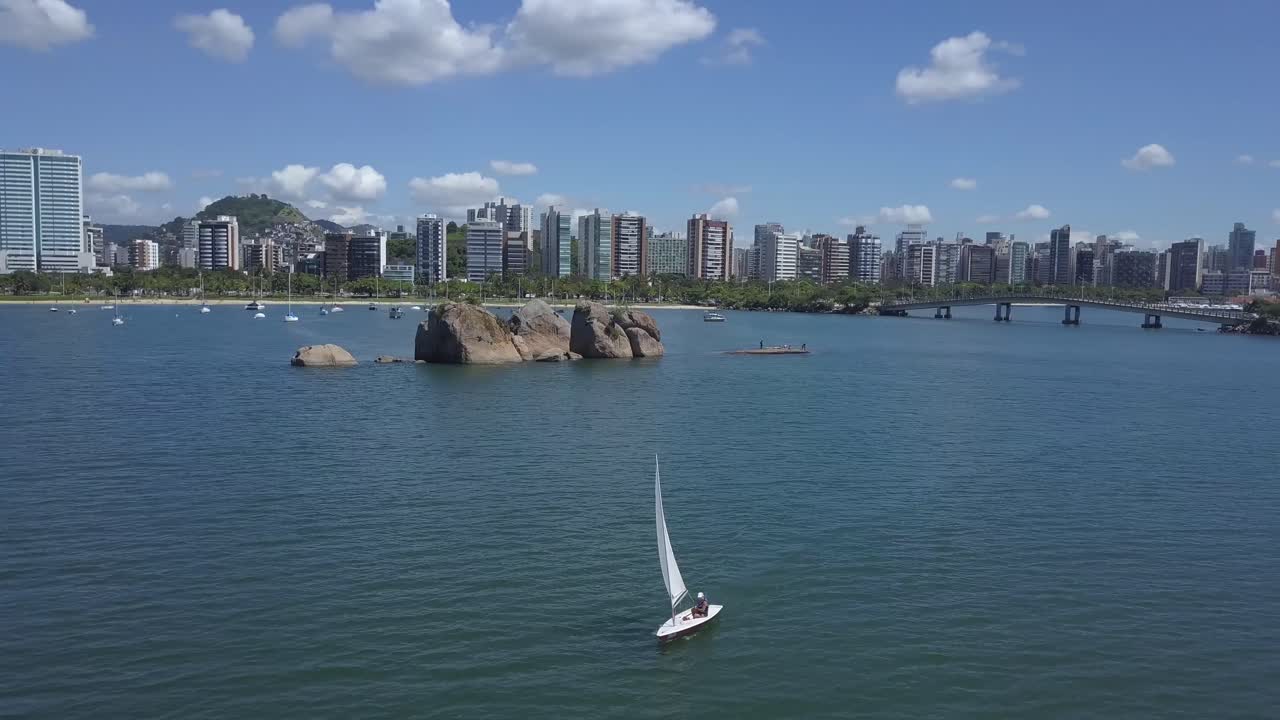 navegando entre a ilha das andorinhas ea ilha do frade, en vitória, espíritu santo, brasil