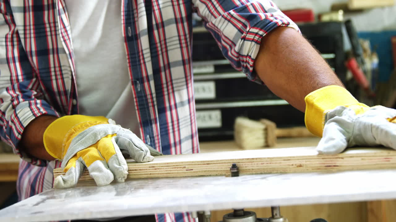 목수 작업에 초점을 맞추십시오.