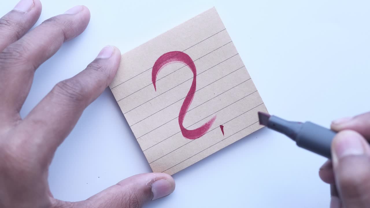 손으로 붙여진 메모에 2번을 적어