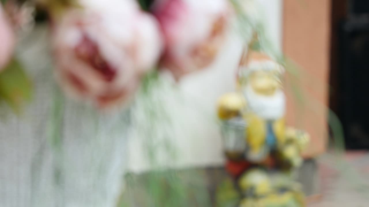 꽃병에서 결혼 부켓. 결혼 속성