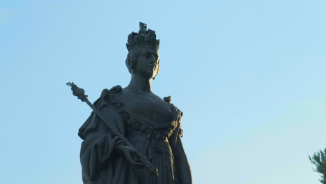 Statue-of-Queen-Victoria-in-front-of-the-BC-Legislative-Assembly-in-Victoria-BC-Canada