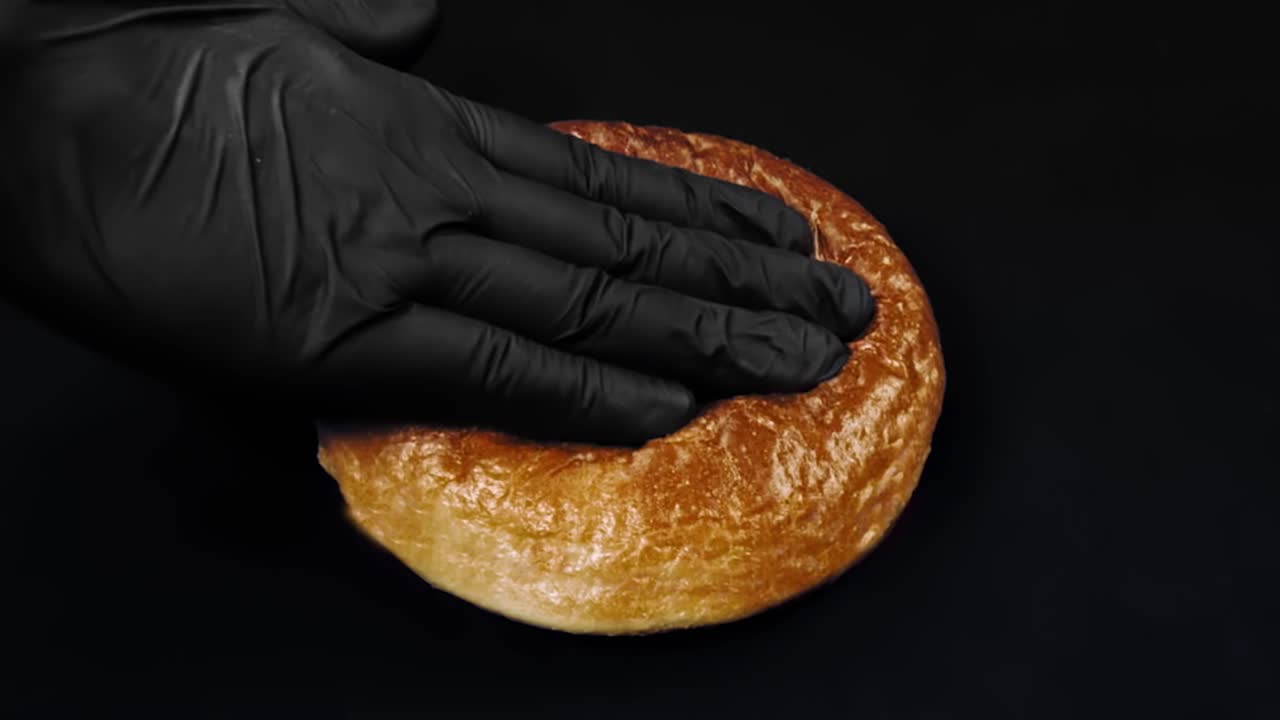 Preparing a round bun