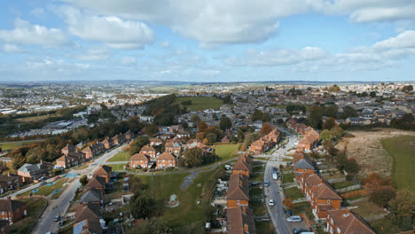 Aerial-View-of-a-typical-UK-town,-suburb-district-sowing-housing,-gardens-and-roads