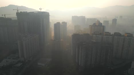 kashimira mira road thane city top moving bird eye view in 이른 아침 뭄바이 아침 안개 안개 겨울 태양 광선