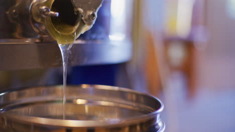 Honey-Pouring-from-Main-Tank-into-Jar