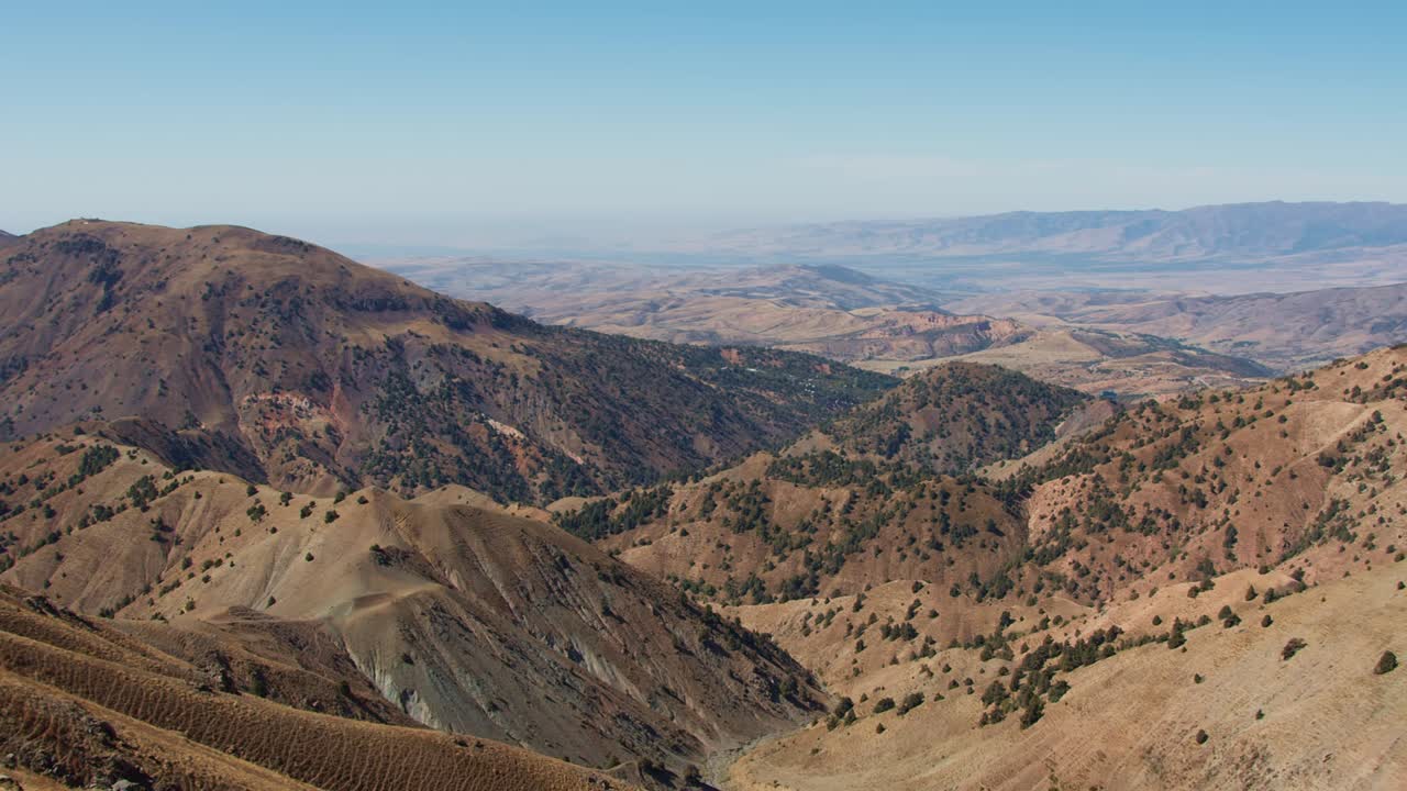 Petroglifi in Asia Centrale, Uzbekistan, vista sui monti Beldersay