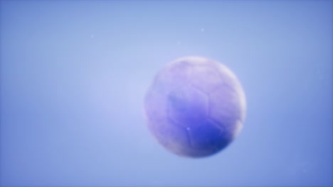 4k súper cámara lenta volando pelota de fútbol en el fondo del cielo azul