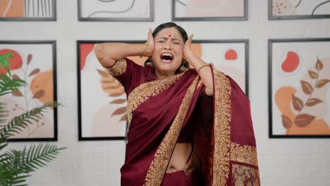 Verängstigte-Indische-Frau,-Die-Schreit-Und-Schreit