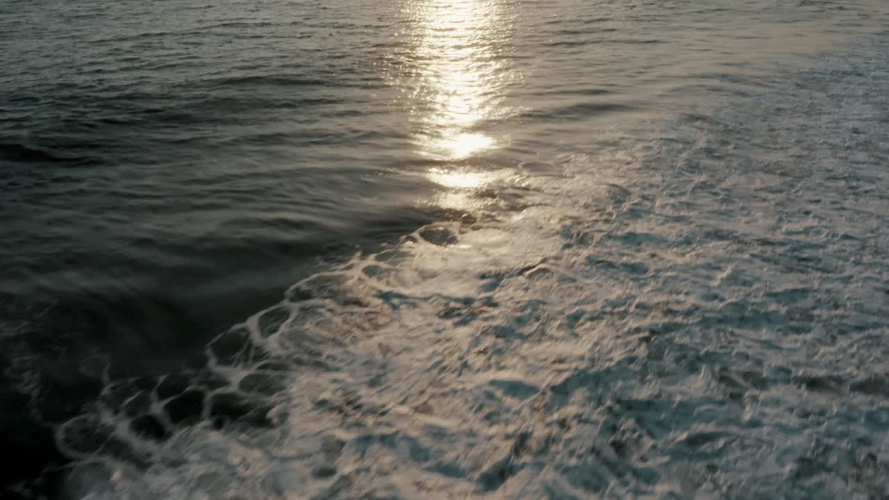 일출 동안 과테말라의 태평양 연안에 있는 몬테리코 비치 리조트