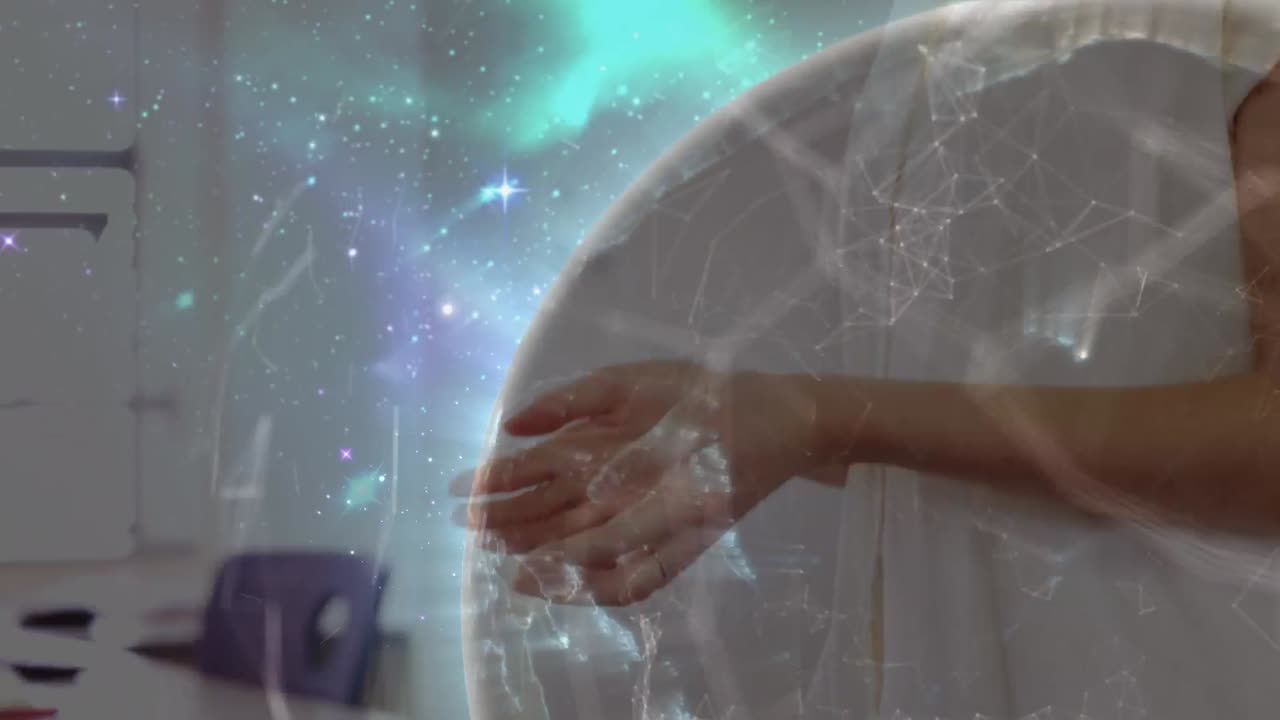 animación de redes de conexiones y globo sobre maestra caucásica