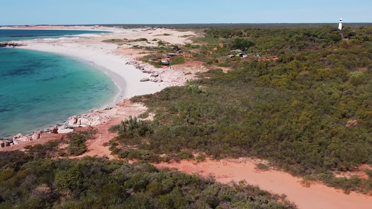 cape leveque는 서부 호주의 킴벌리 지역에 있는 습한 반도의 최북단에 있습니다.