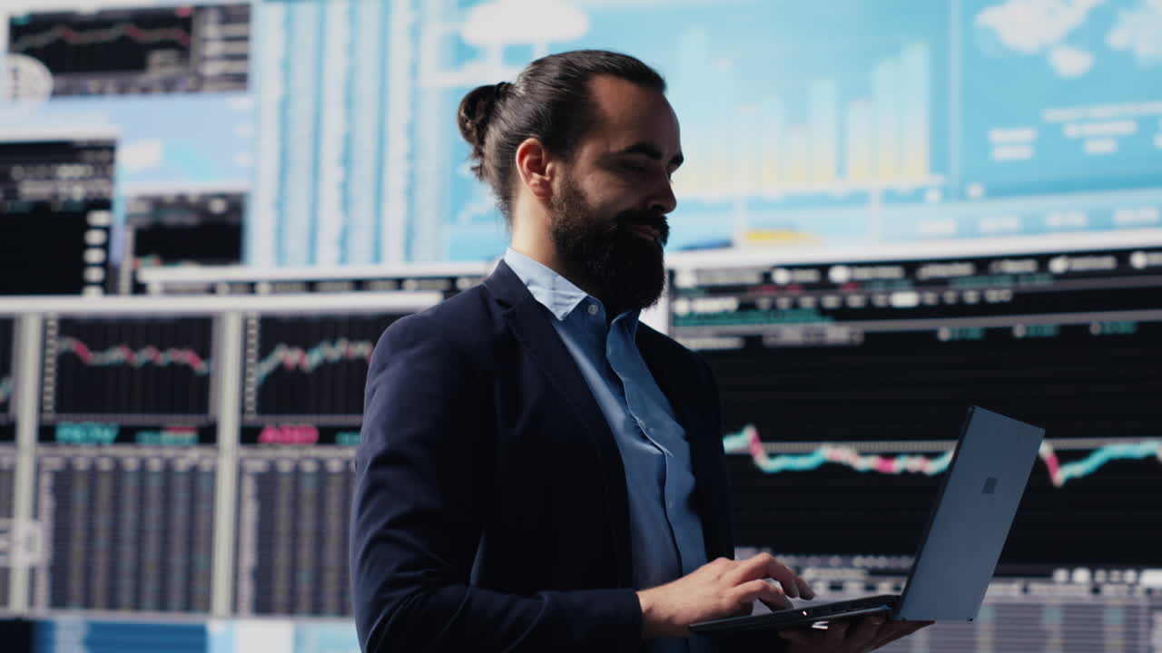 Dygtig iværksætter analyserer data og indsigt for at drive forretningsvækst.