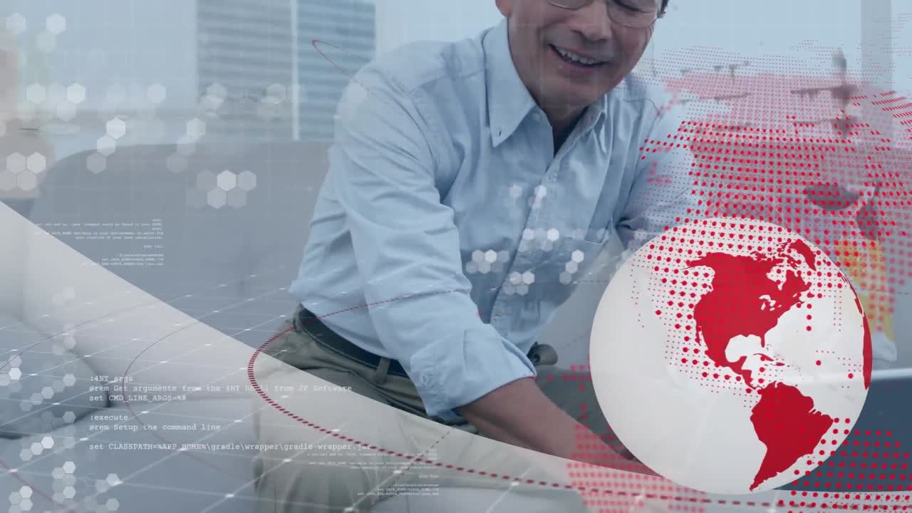 animación del globo y procesamiento de datos sobre un hombre de negocios asiático usando una computadora portátil