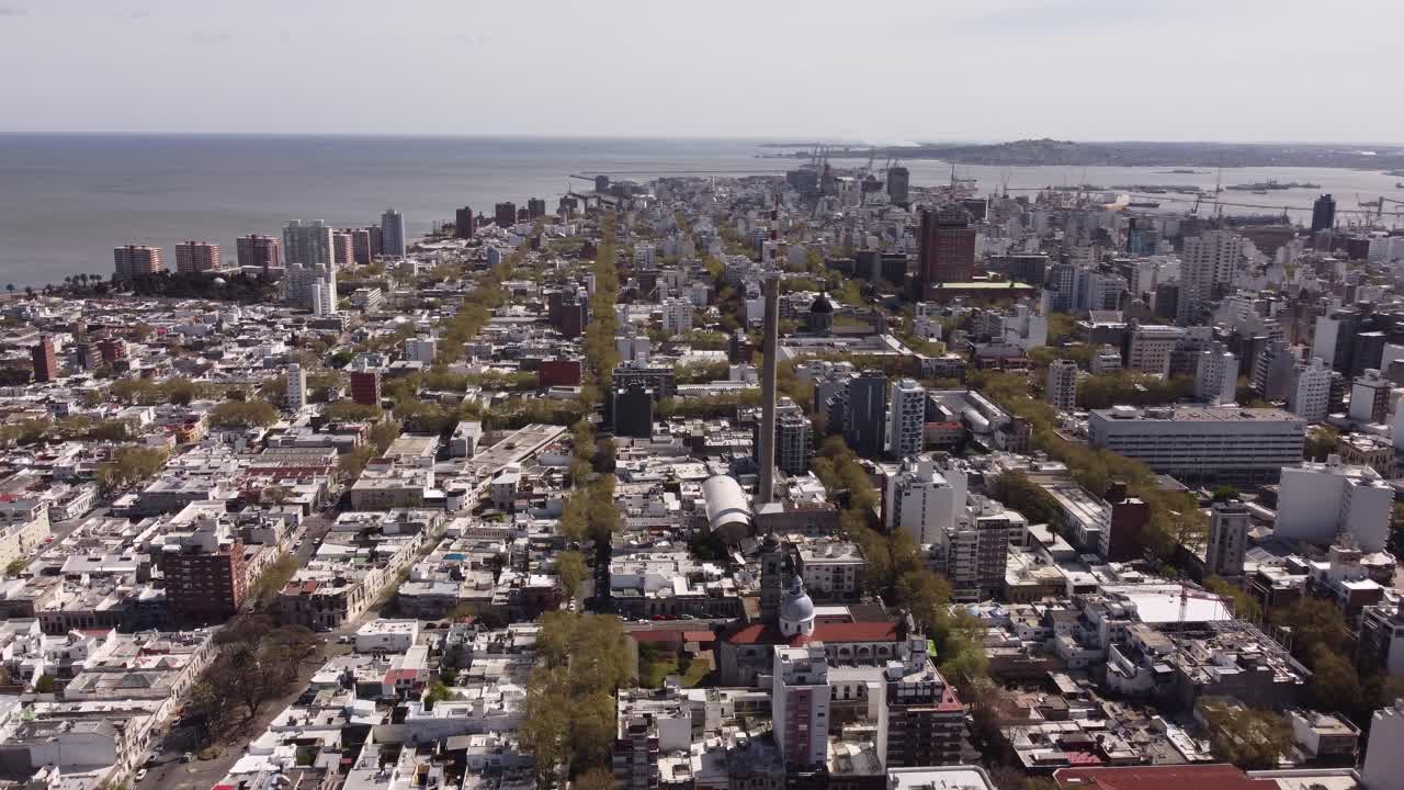 paisaje urbano de montevideo, uruguay. vista panorámica de drones aéreos