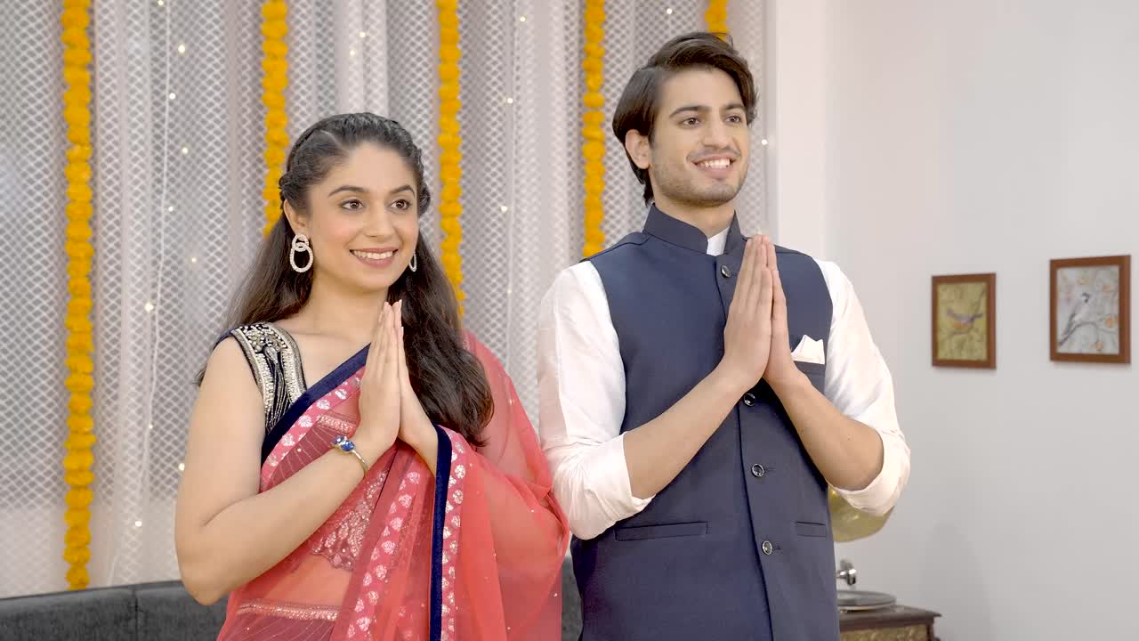 приветствие индийской пары