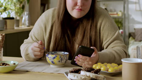 healthy woman eating breakfast