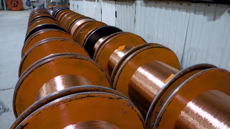 producción de alambre de cobre, cable de bronce en bobinas en la fábrica