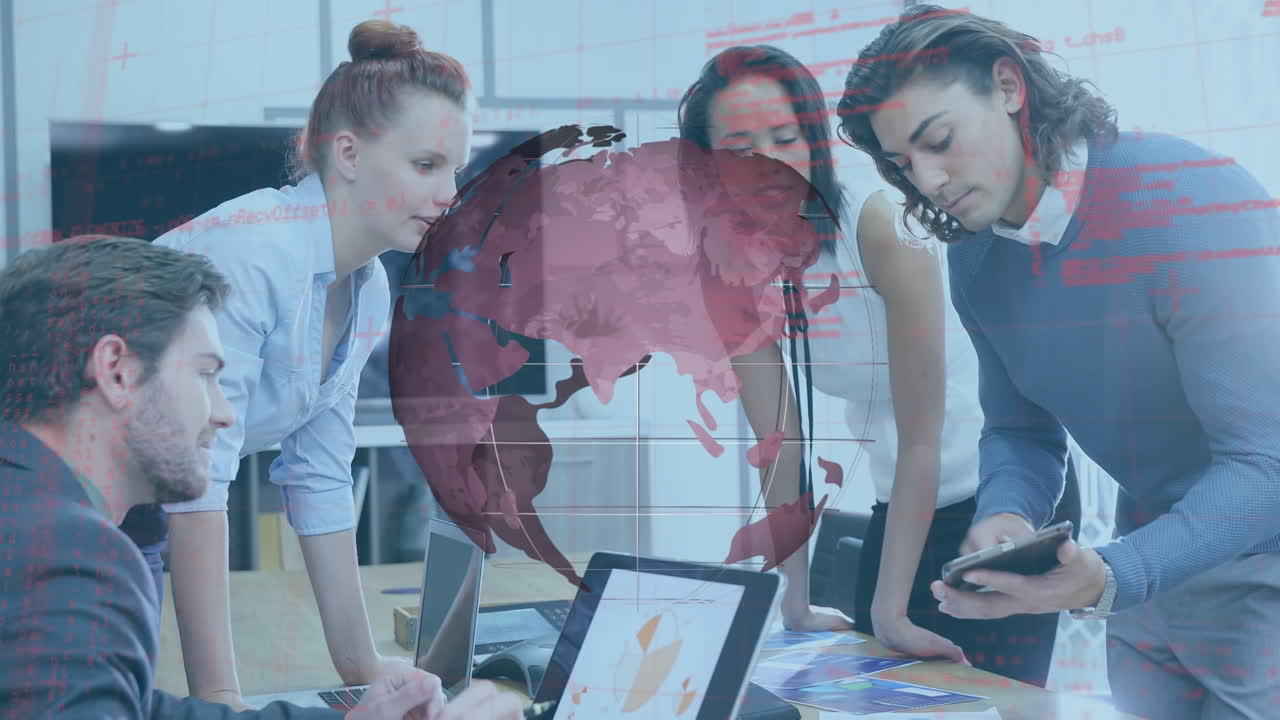 animación del globo y procesamiento de datos sobre diversas personas de negocios