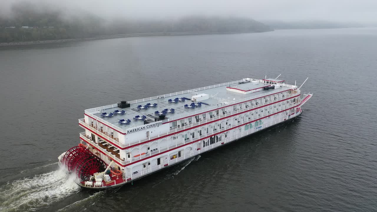 강에서 강보트 크루즈