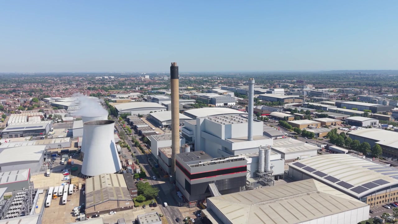 Centrale elettrica multi-combustibile che produce energia dai rifiuti. Veduta aerea.