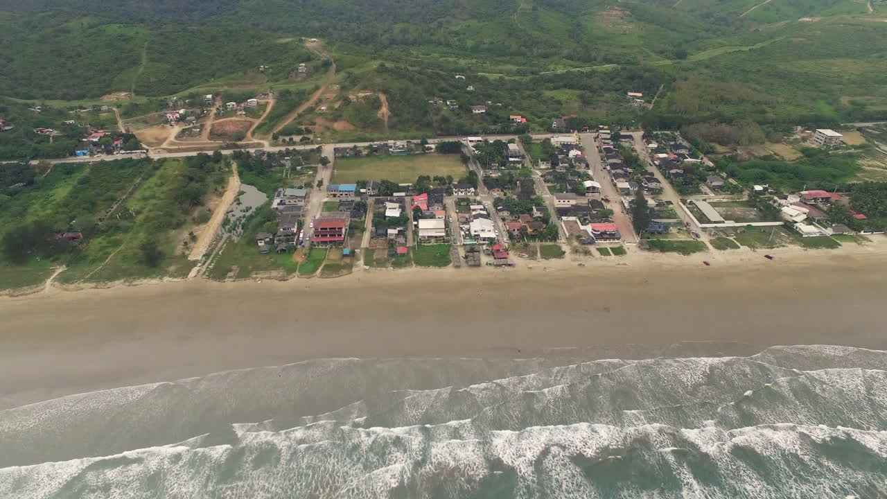 paisaje costero escénico en la curia, santa elena, ecuador - toma aérea de drones