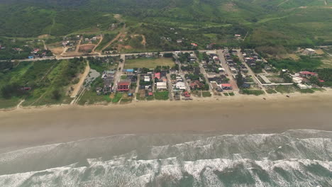 Paisaje-Costero-Escénico-En-La-Curia,-Santa-Elena,-Ecuador---Toma-Aérea-De-Drones