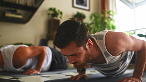 nada devuelve la calma a un hogar como el yoga.