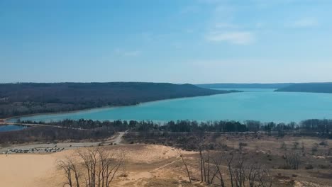 Schlafender-Bär-Sanddünen-National-Lakeshore-In-Michigan