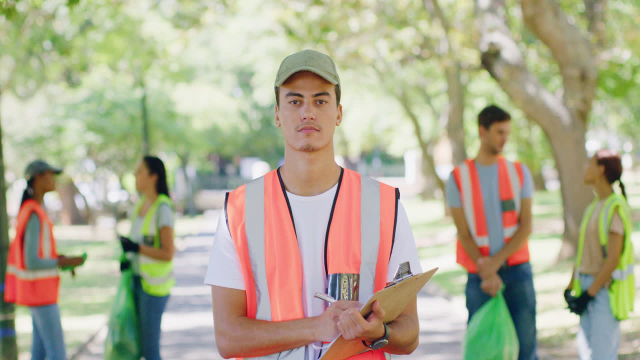 retrato de un joven empleado de una ong ambiental