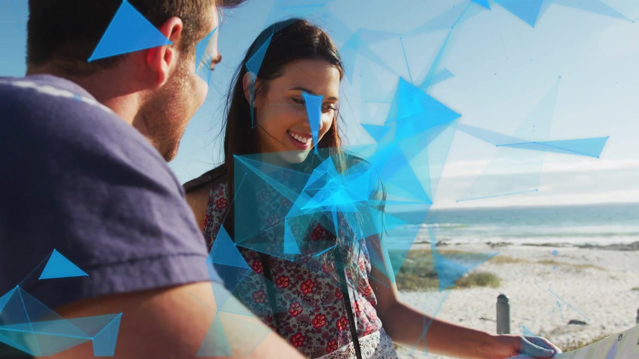 Uomo che porge una mappa, donna che la studia in spiaggia, triangolo blu che si sposta sui volti, guidando il viaggio.