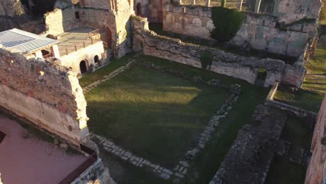 Courtyard-ruins-of-an-ancient-stone-monastery-in-Moreruela,-Zamora,-Spain