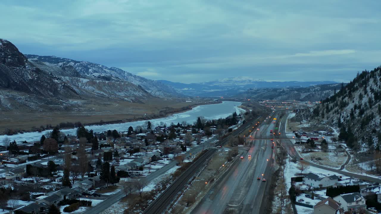 la magia de las tardes de invierno: un viaje visual por la autopista 1 en kamloops