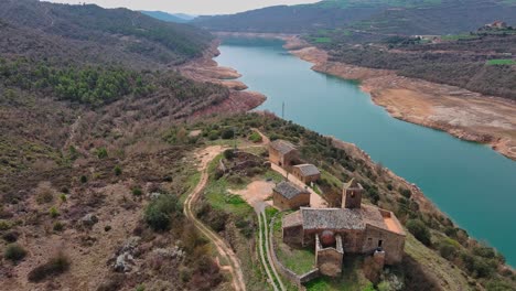 Rialb-tower-complex-and-surrounding-landscape,-Lleida-in-Spain