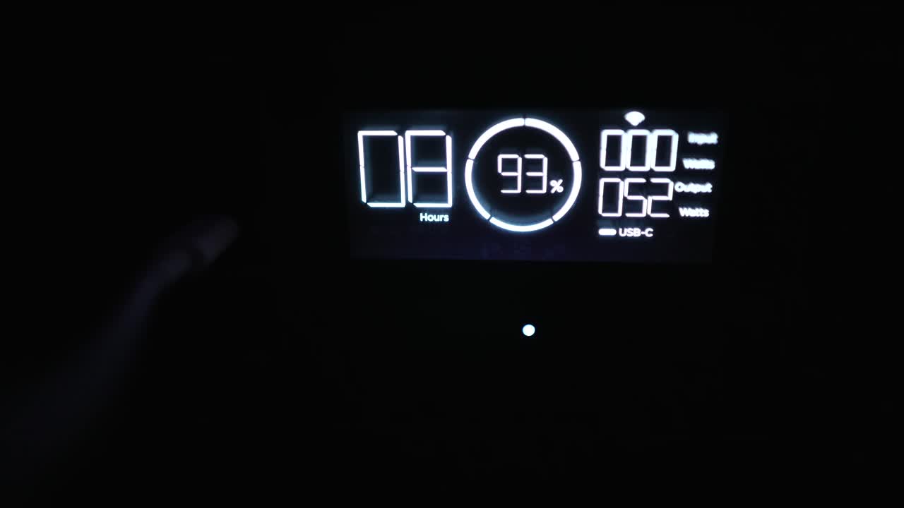 충전 상태를 보여주는 전력 미터 디스플레이