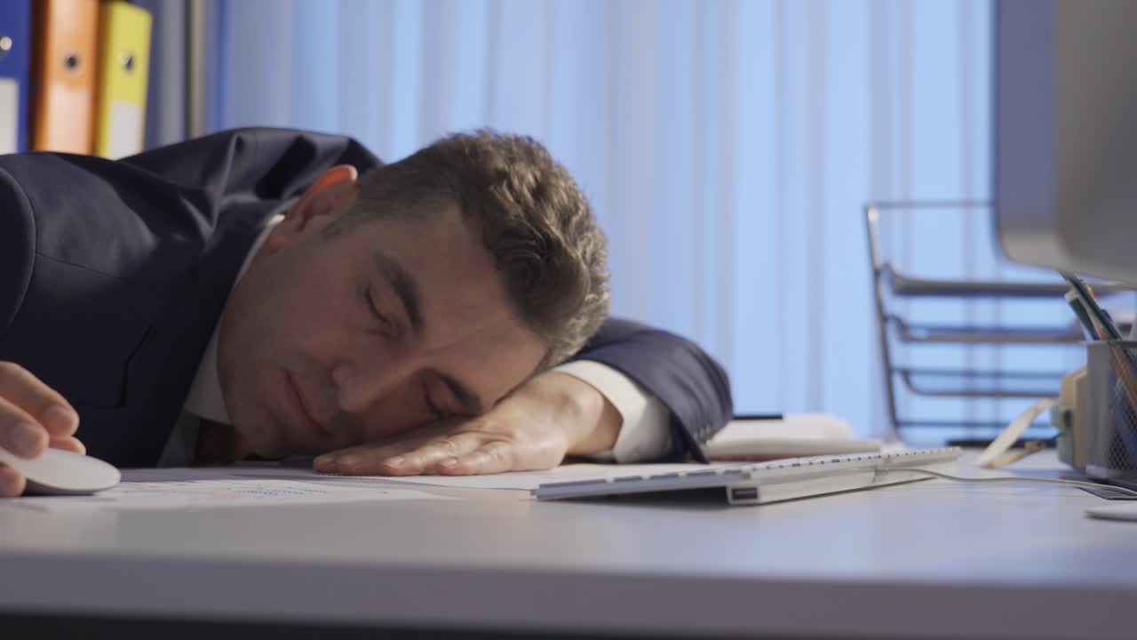 잠들어 죽은 사업가입니다.